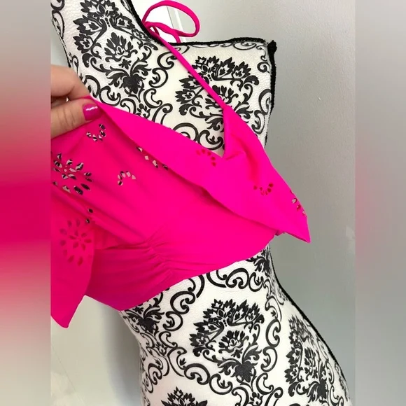 Op Women’s Hot Pink Laser Cut Eyelet Ruffle Halter Neck Bikini Top L - Picture 3 of 8
